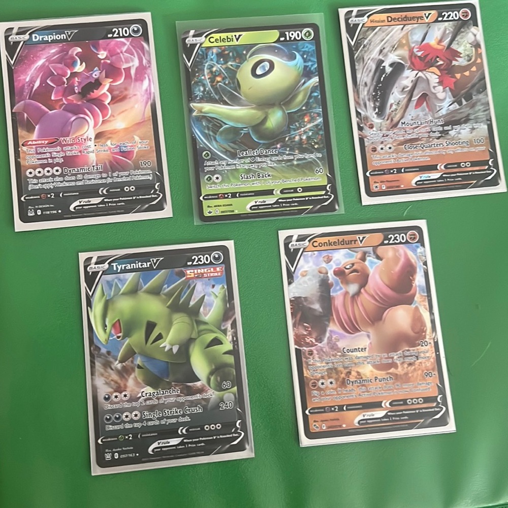 100+ Pokémon cards
